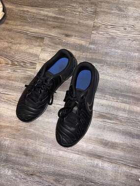 Nike Tiempo Legend 10 Club IC Indoor Soccer Shoes